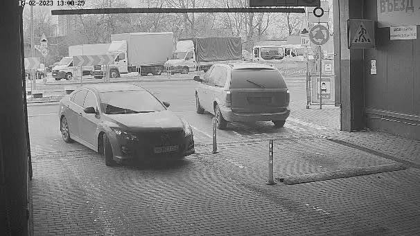 Good camera mount example: overhead angled view at a checkpoint with cars close enough for plates to be read