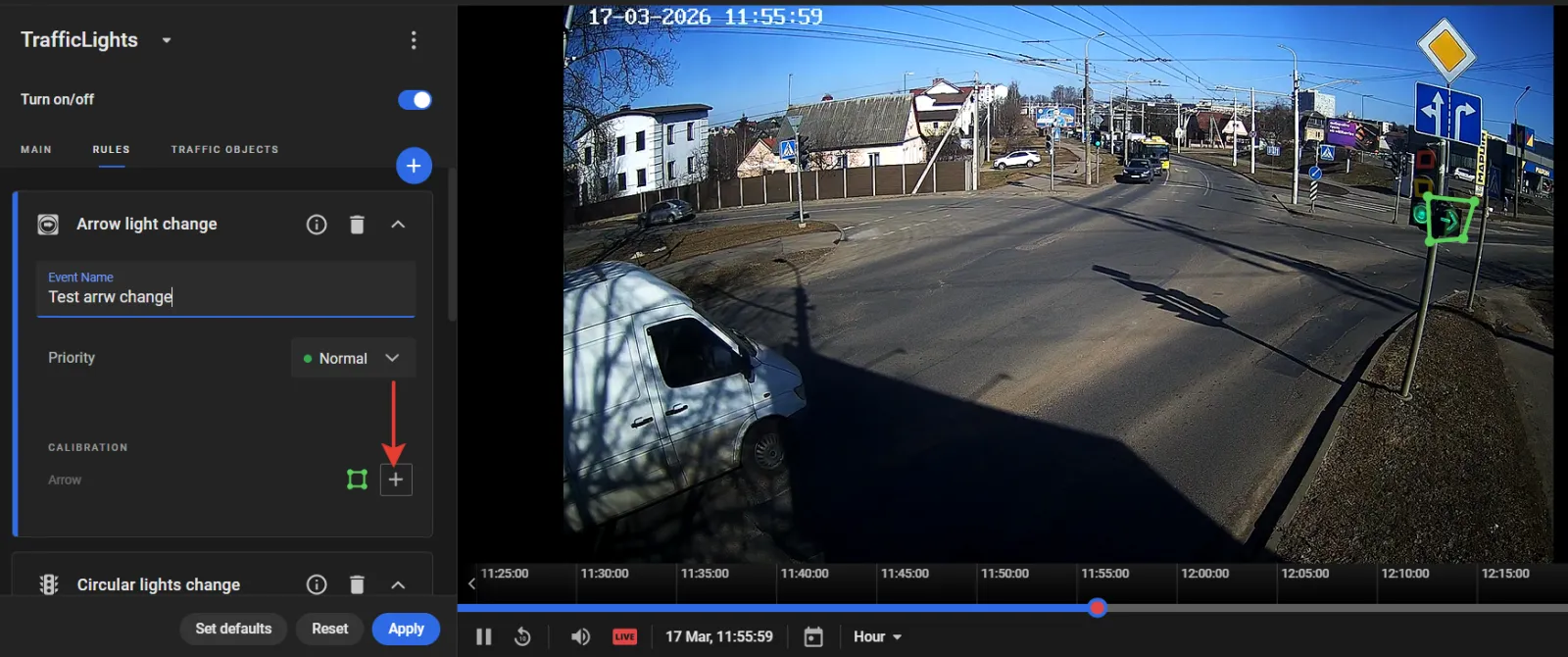 Arrow light change rule card with a calibration frame drawn around a green arrow signal in the camera feed